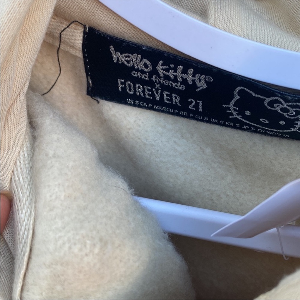 Small hello kitty sweater